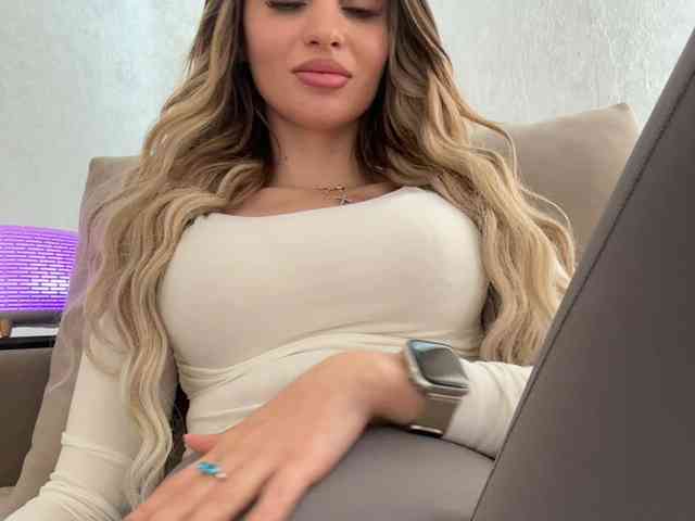 LedyMiya tits and ass camshow