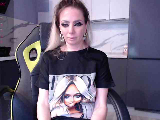 Blondalina tits and ass - April 23 2023