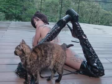 Goth_dolll with friend