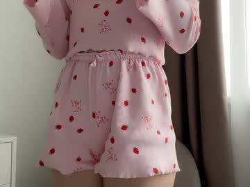 Shy_schoolgirl_ tits and ass - 10-12-2023
