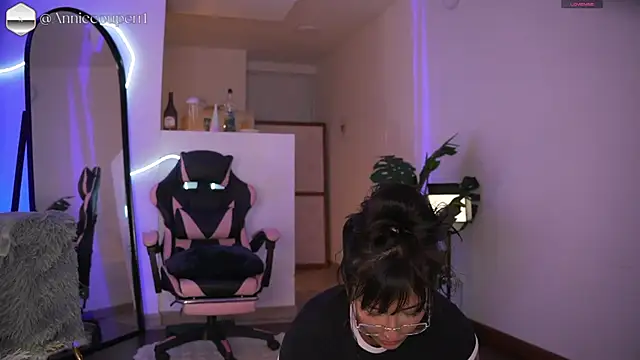 AnnieCouperr webcam