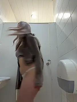 Blonde_exe self squirt show