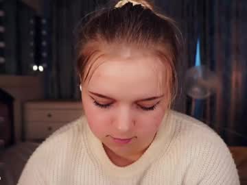 Emelianae pussy play camshow