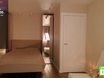 Lulu_moons tits and ass show