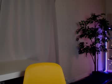 Queensy_sins_x with friend show